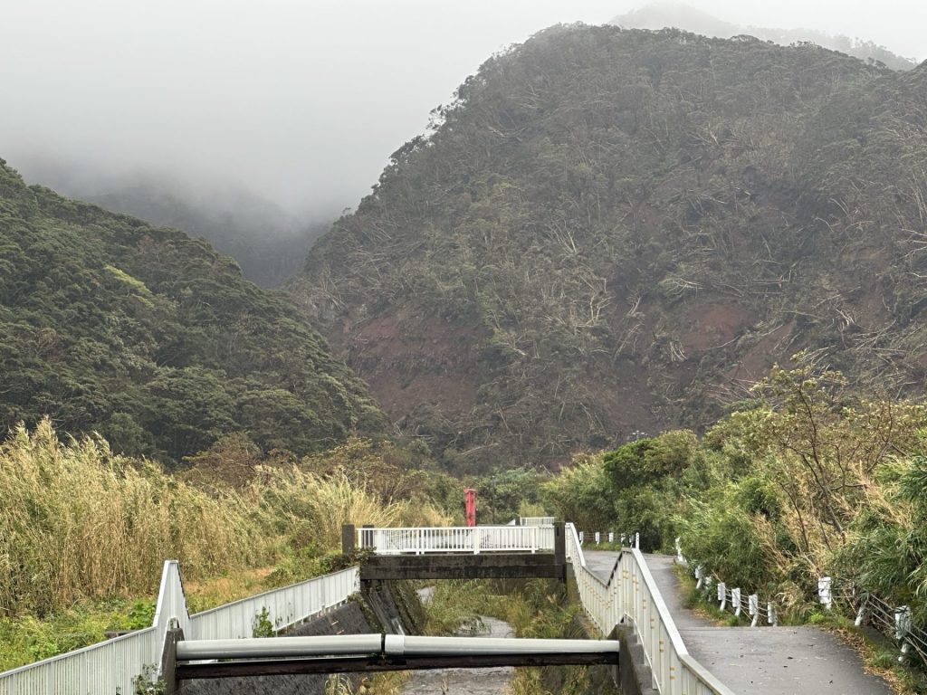 台風22号被害の八丈島で「土石流が避難所を直撃」にみる避難とハザードマップの盲点 台風22号被害の八丈島で「土石流が避難所を直撃」にみる避難とハザードマップの盲点